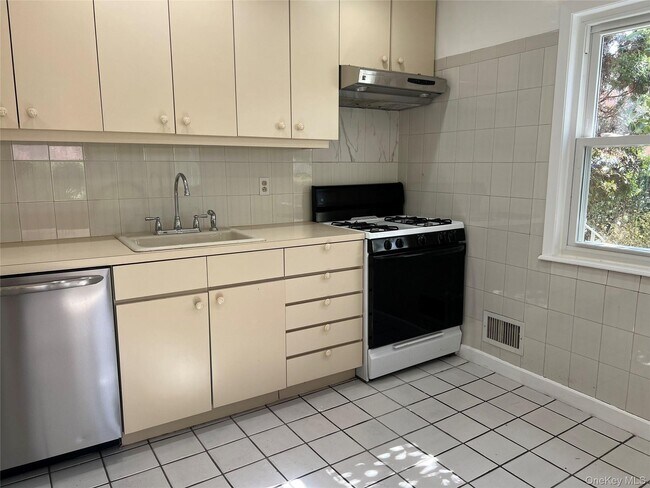 Foto del edificio - 16-05 Bell Blvd