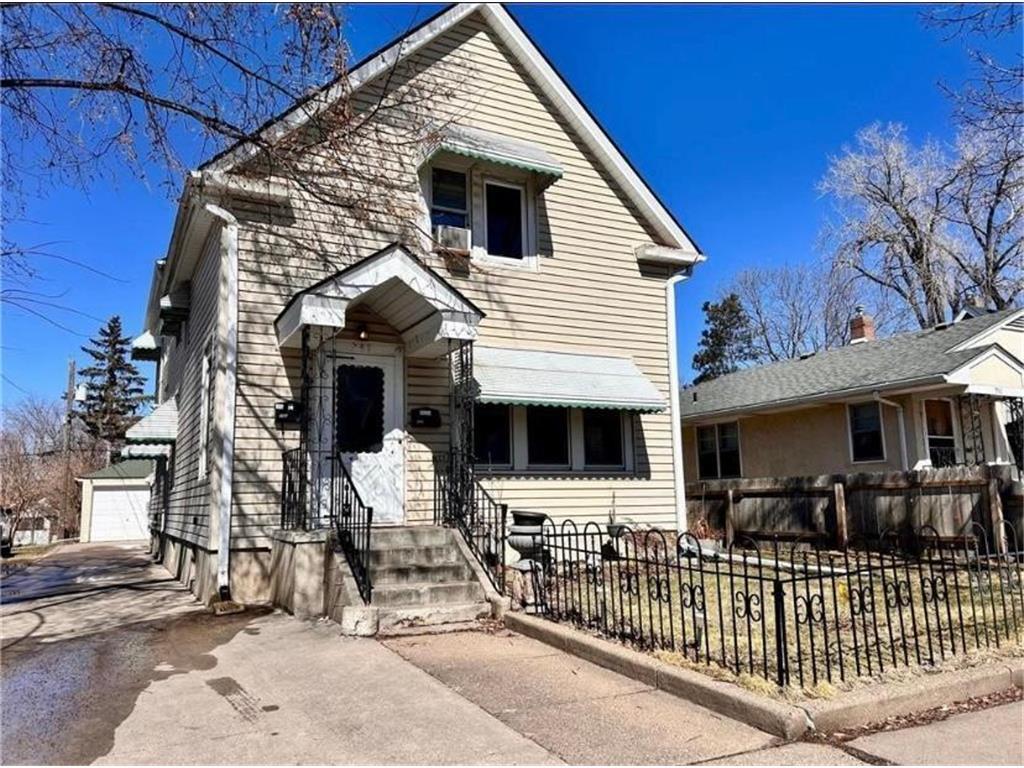 Primary Photo - 947 6th St E