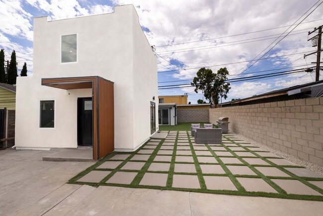 Foto del edificio - 5447 Lime Ave