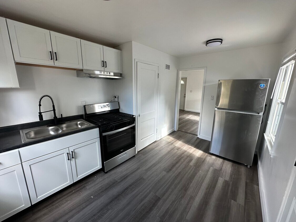 Foto principal - Charming Single Family Home