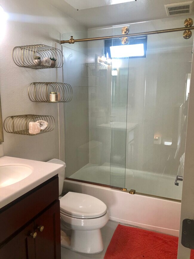 guest bathroom - 702 Zephyr Dr
