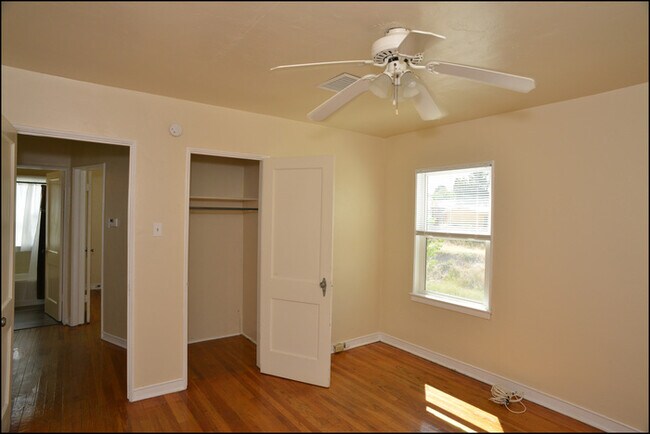 Building Photo - 2402 N Kansas St