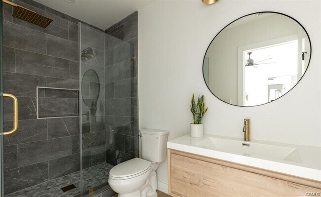 Foto del edificio - 12812 Greene Ave