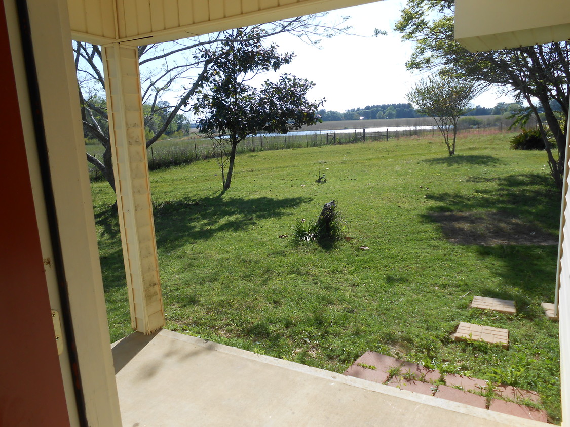 y patio trasero - 8663 FL-83