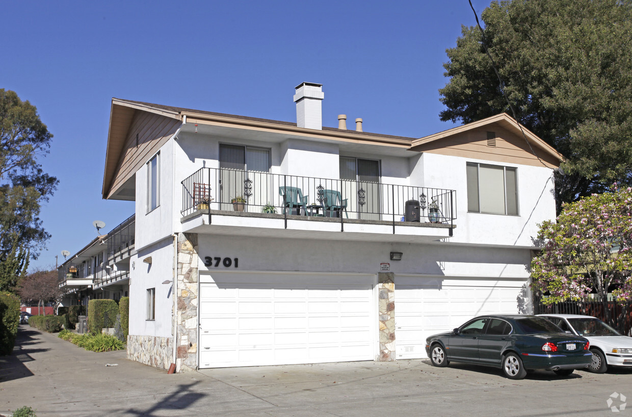 Primary Photo - 3701 Maybelle Ave