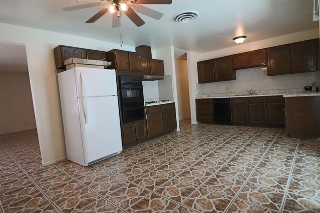 Building Photo - 2913 Black Forest Dr