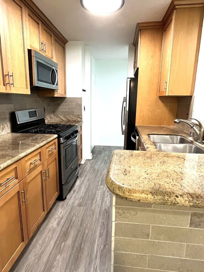 Foto del edificio - CHARMING 1BD/ 1BA AVAILABLE IN MISSION VAL...