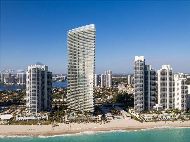 Foto del edificio - 18975 Collins Ave