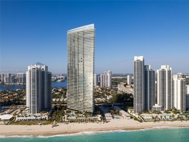Building Photo - 18975 Collins Ave