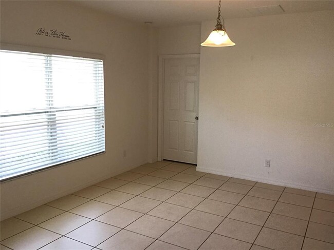 Building Photo - 662 Vitoria Rd