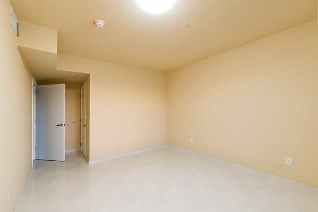 Building Photo - 317 Lester Ave