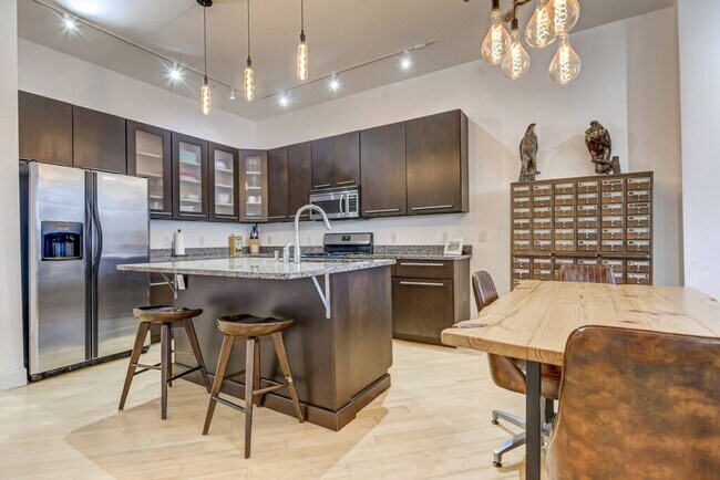 Foto del edificio - 8 S Old State Capitol Plaza