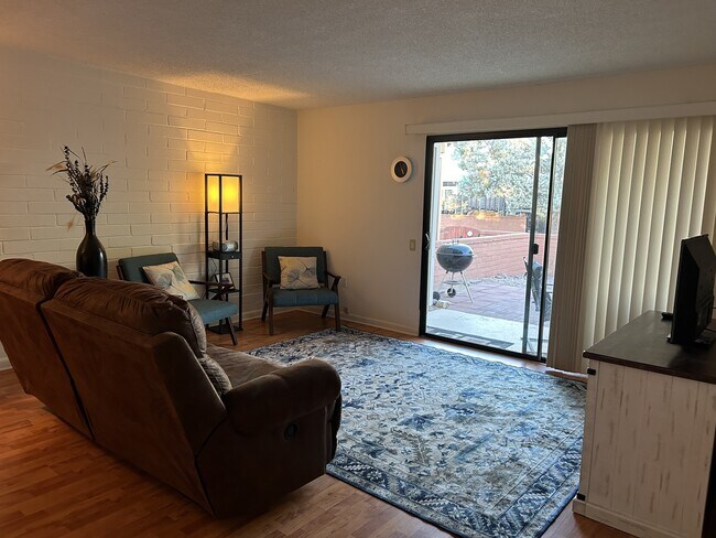 Building Photo - 230 N Calle Acuarela