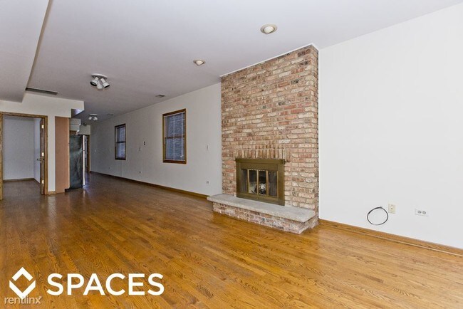Building Photo - 3733 N Janssen Ave