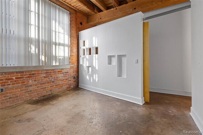 Foto del edificio - 5766 Trumbull Ave