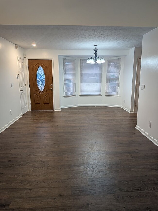 Building Photo - 3902 N Hillwood Ct