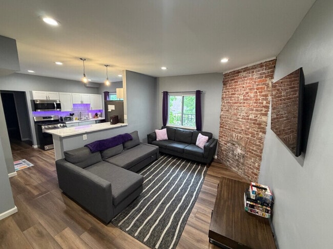 Living area & kitchen - 3932 Vinceton St.