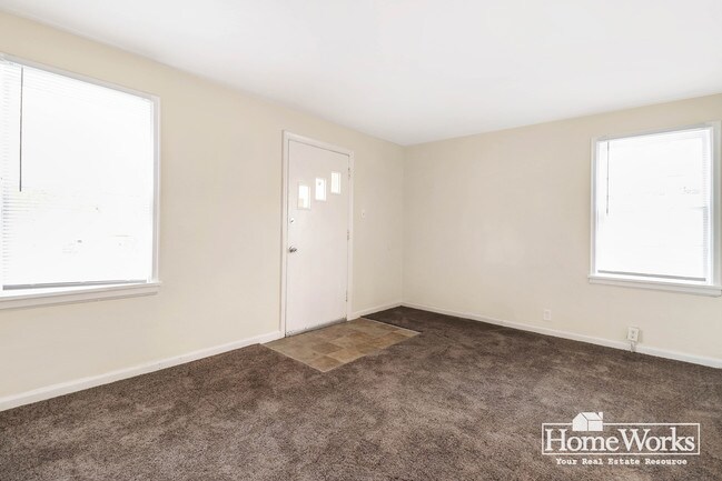 Building Photo - 1018 S Lombardy Dr