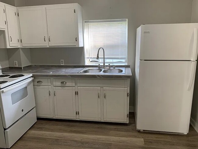 Foto del edificio - 2409 E 13th St