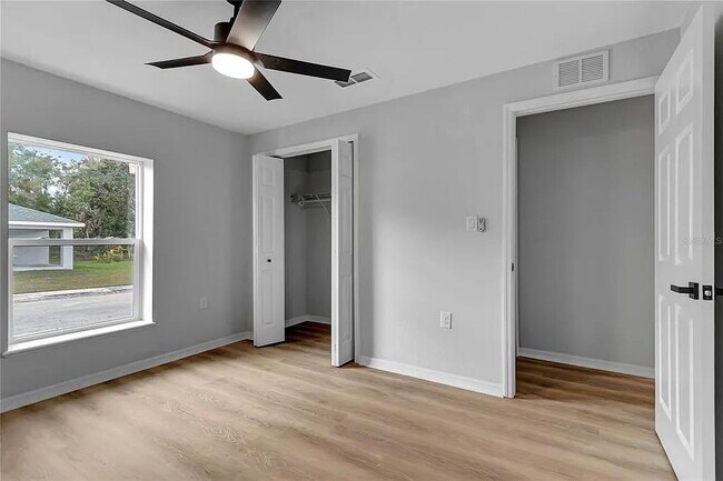Foto del edificio - "Charming 2-Bed Duplex Retreat at 770 Scot...