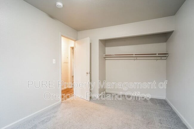 Building Photo - 760 Plymouth Dr NE