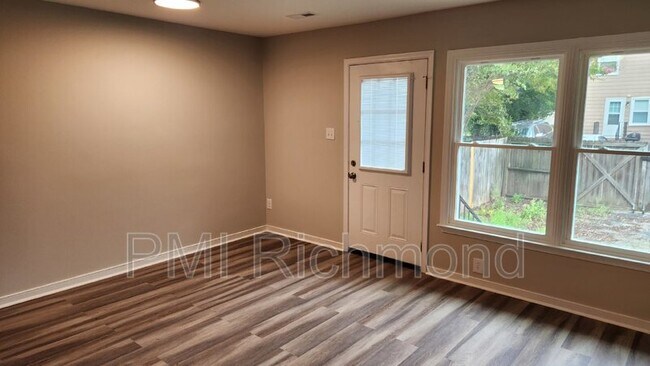 Building Photo - 1518 Kemper St