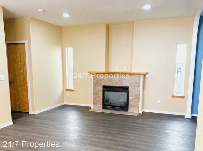 Foto del edificio - 4 br, 2.5 bath House - 13625 NE Davis Ct