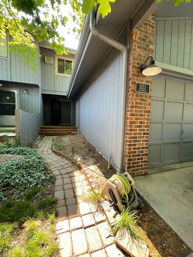 Primary Photo - Cozy 4B/2B Unit With Views In East Boulder...