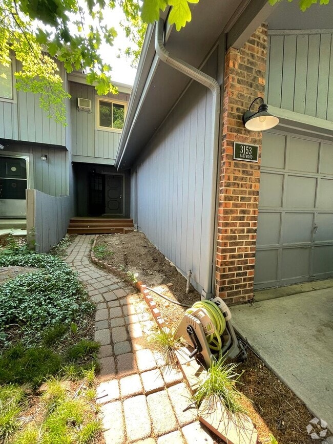 Building Photo - 3153 Eastwood Ct