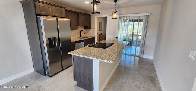 Foto del edificio - 2442 Mercury Dr