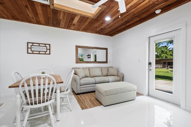 Building Photo - 11647 62nd Ln N