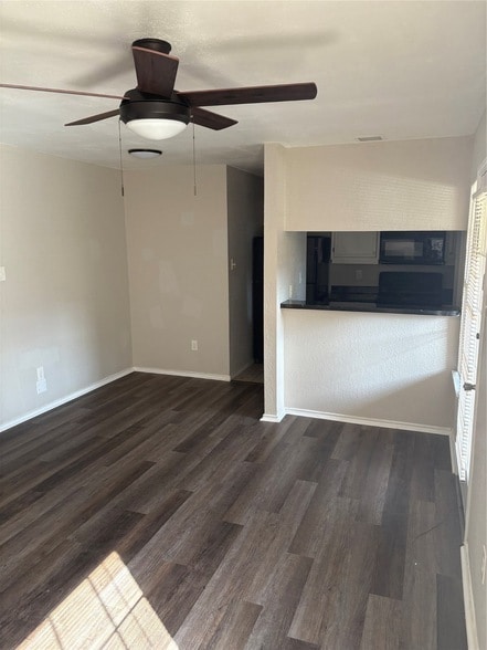 Foto del edificio - 1733 Crest Grove Dr