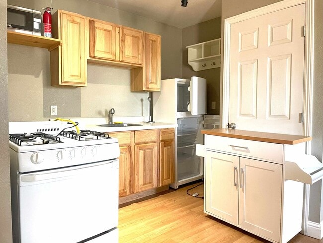 Building Photo - Granny Unit - All utilities included in Penn Valley, CA 95946