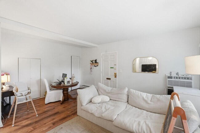 Foto del edificio - Bright Alexandria Condo with Private Patio & Community Pool!