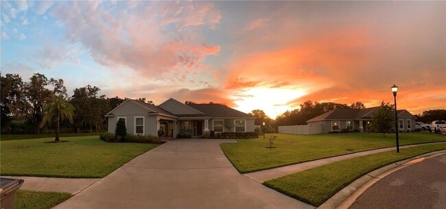 Building Photo - 244 Whispering Oaks Way