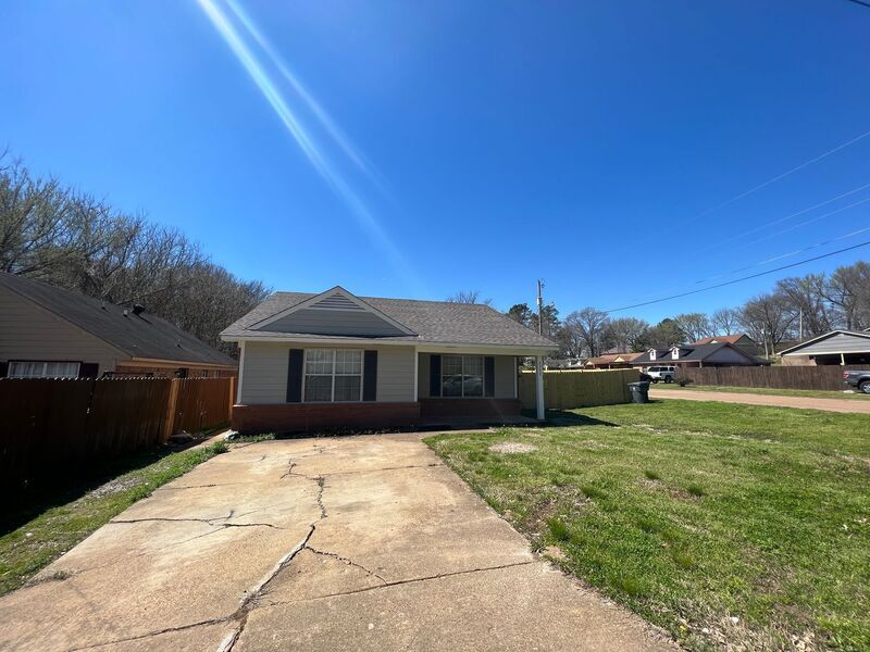 Foto principal - 2777 Caffey St