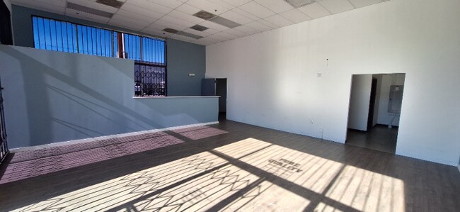 Foto del edificio - 8332 Sepulveda Blvd