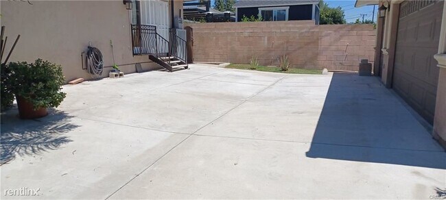 Foto del edificio - 4 br, 2 bath House - 402 E Cypress Ave