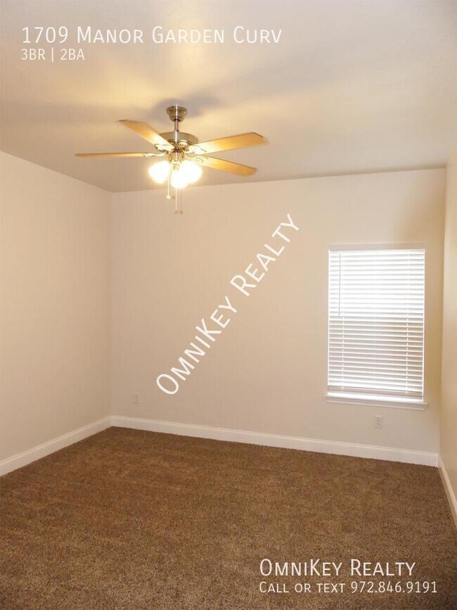 Building Photo - 1709 Manor Garden Curve