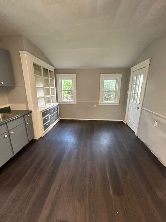 Building Photo - 3 Bed - 1 Bath Single Family Home in Elyria