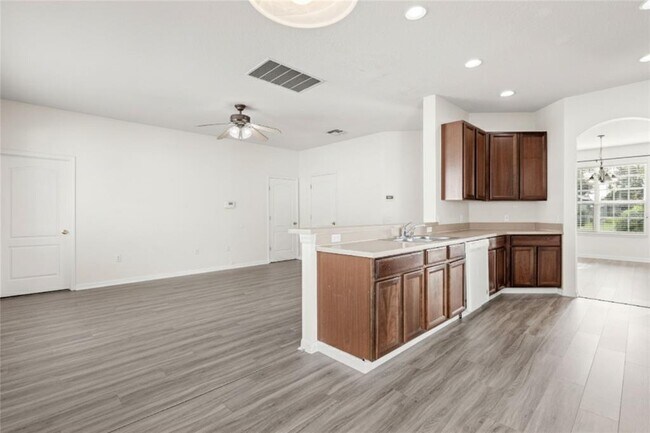 Foto del edificio - 3817 Blue Dasher Dr