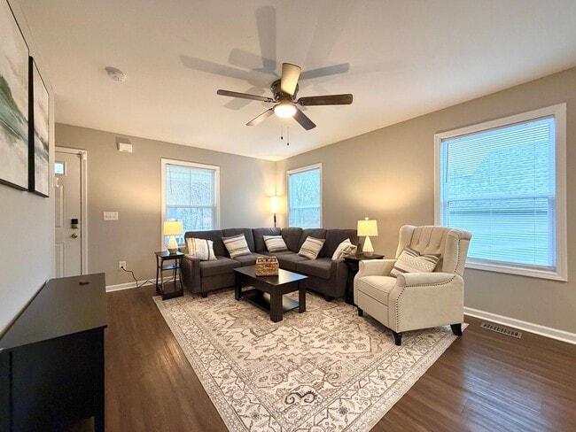 Foto del edificio - 925 Woody Hills Dr - Furnished Rental