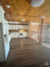 33 W Oak St