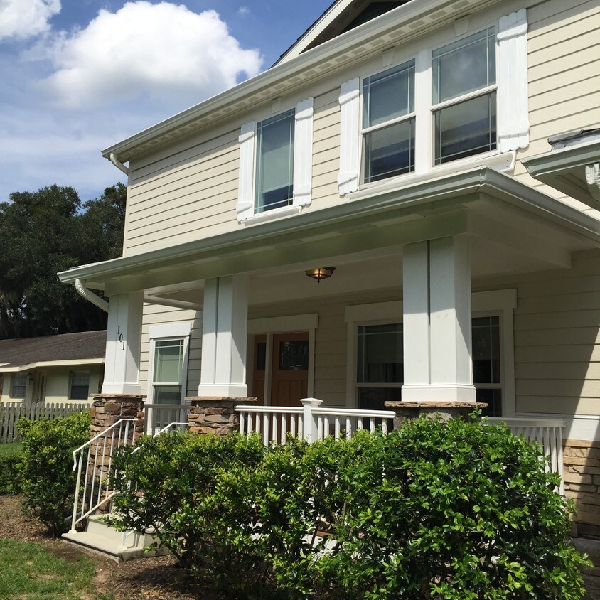 200 S 11th St, Leesburg, FL 34748 Condo for Rent in Leesburg, FL