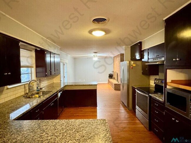Foto del edificio - Beautiful 3 bedroom 2 bath brick home