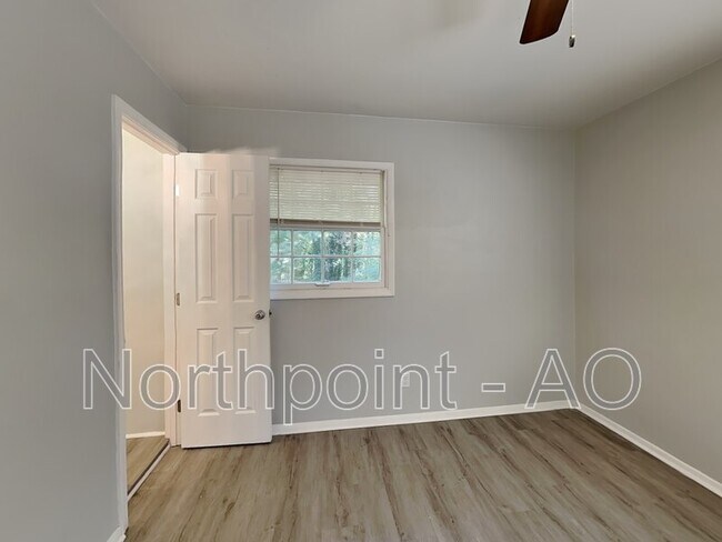 Foto del edificio - 4484 Bonnie Glen Ct