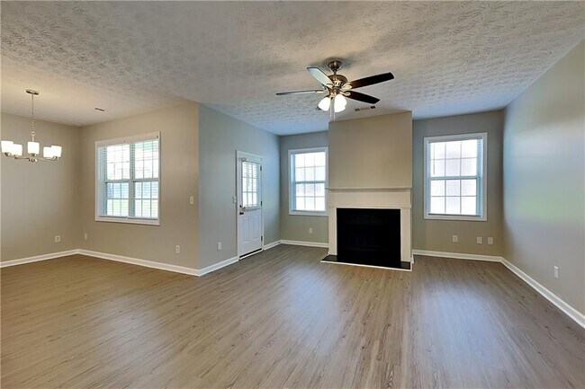 Foto del edificio - 240 Clairidge Ln SW