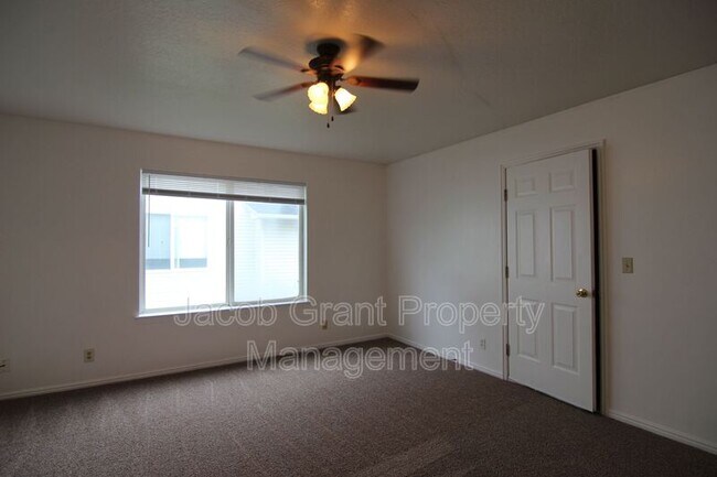 Building Photo - 627 Hoopes Ave