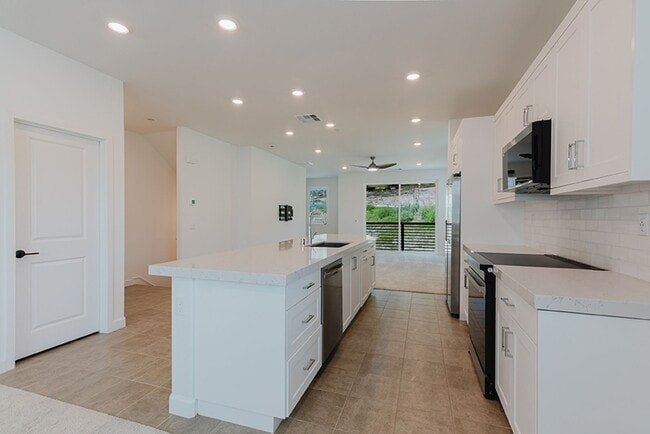 Building Photo - Charming 4 Bedroom 3.5 Bath in Carmel Mountain Ranch