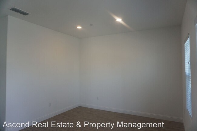 Foto del edificio - 5 br, 3.5 bath House - 3301 Twin Knolls Ln